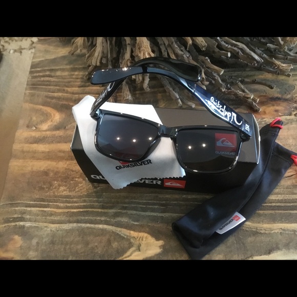 🔥🔥 Quicksilver sunglasses Black and Silver - Picture 4 of 5